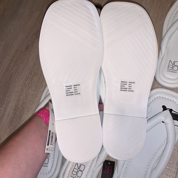 NWT No Boundaries white puffy memory foam flip flops - Picture 6 of 6